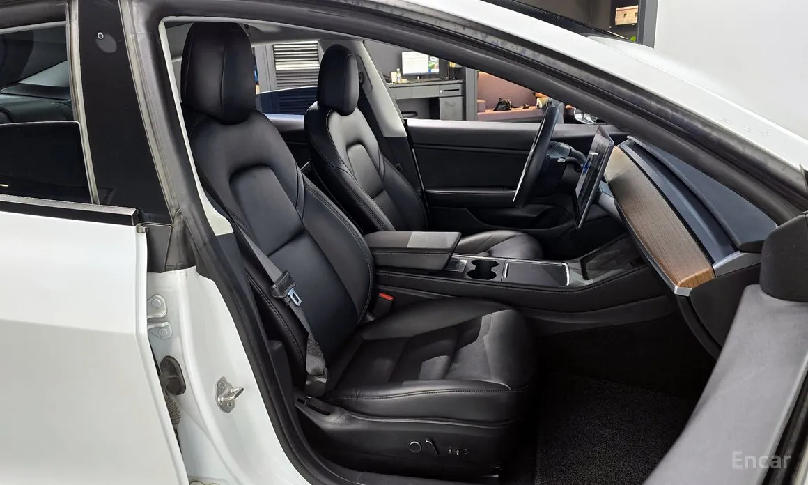 Фото 10 - Tesla Model 3