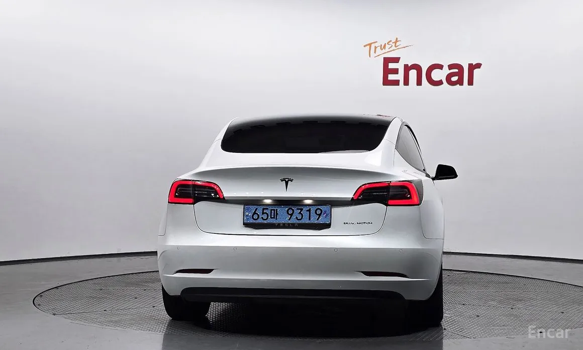 Фото 4 - Tesla Model 3