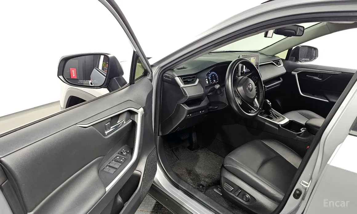 Фото 10 - Toyota RAV4