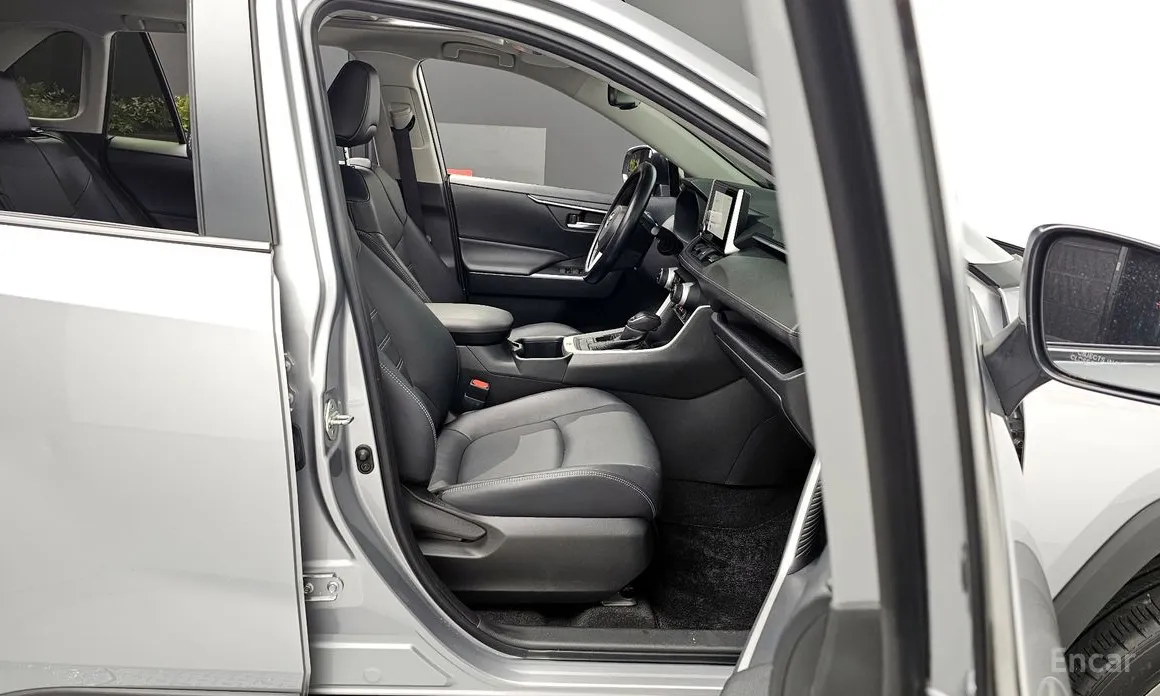 Фото 11 - Toyota RAV4