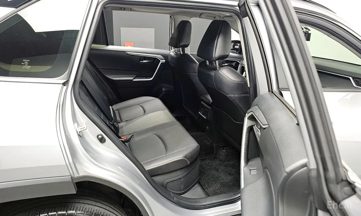 Фото 12 - Toyota RAV4