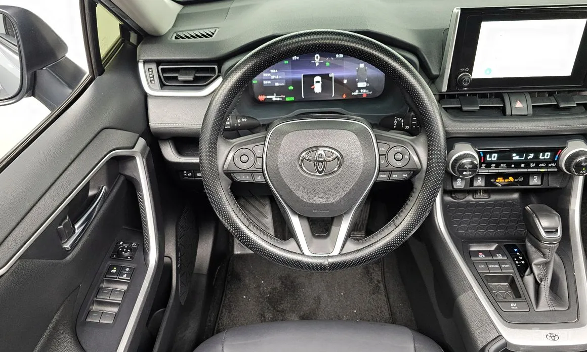 Фото 13 - Toyota RAV4