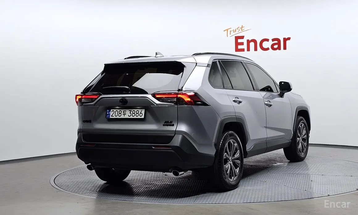 Фото 2 - Toyota RAV4