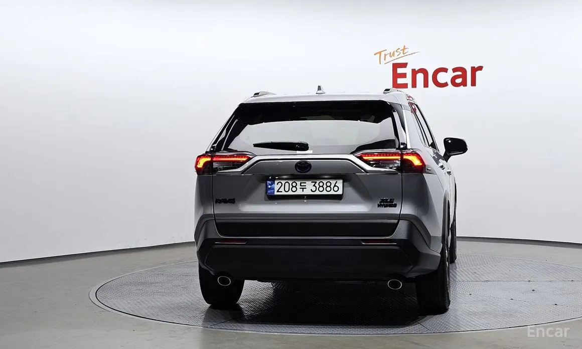 Фото 4 - Toyota RAV4