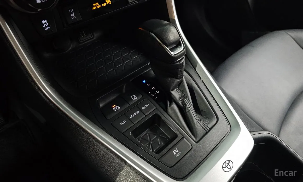 Фото 9 - Toyota RAV4