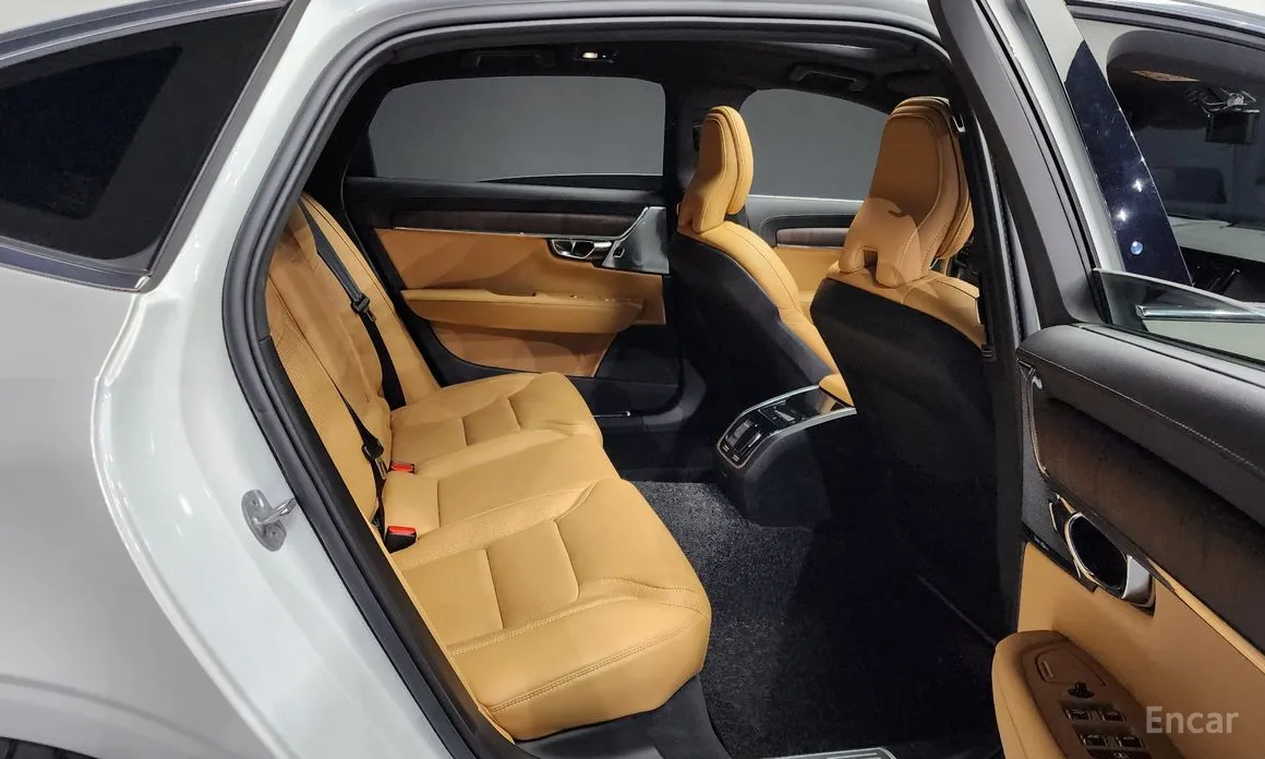 Фото 12 - Volvo S90