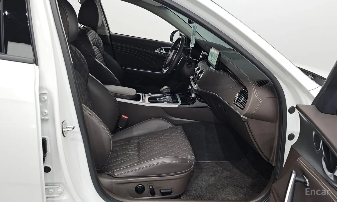 Фото 11 - Kia Stinger