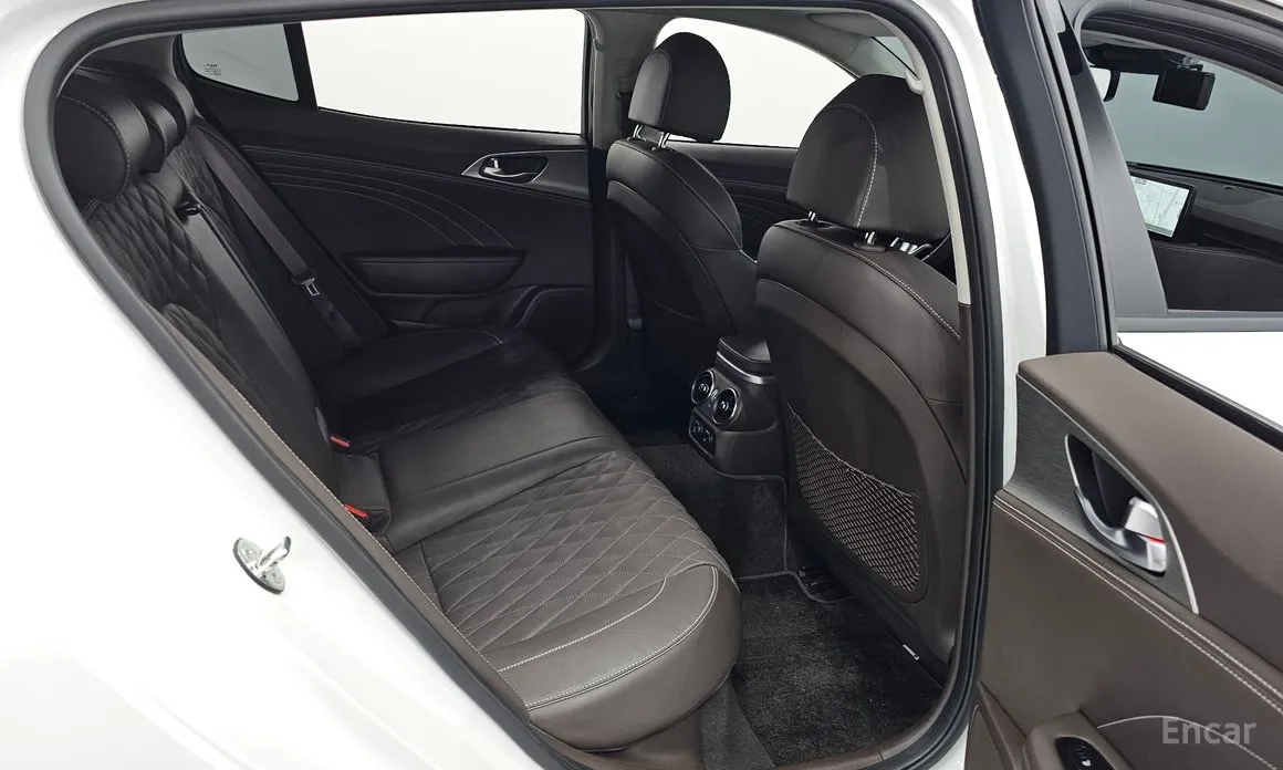 Фото 12 - Kia Stinger