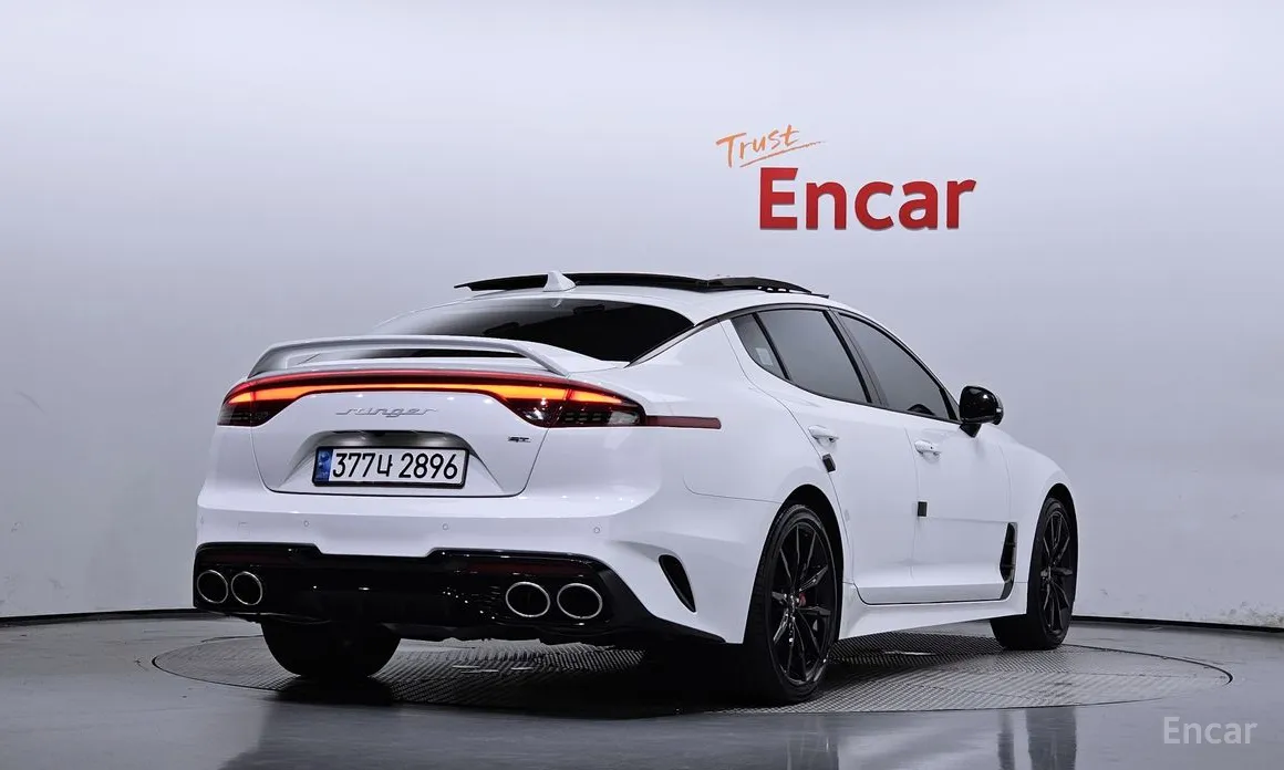 Фото 2 - Kia Stinger