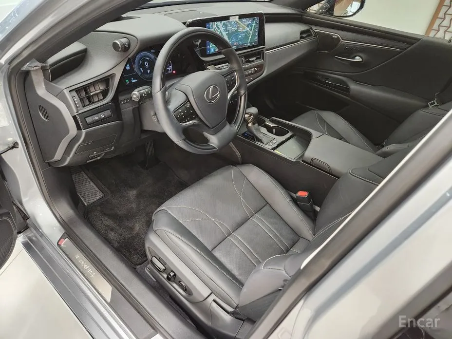 Фото 10 - Lexus ES