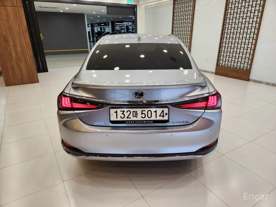 Фото 4 - Lexus ES