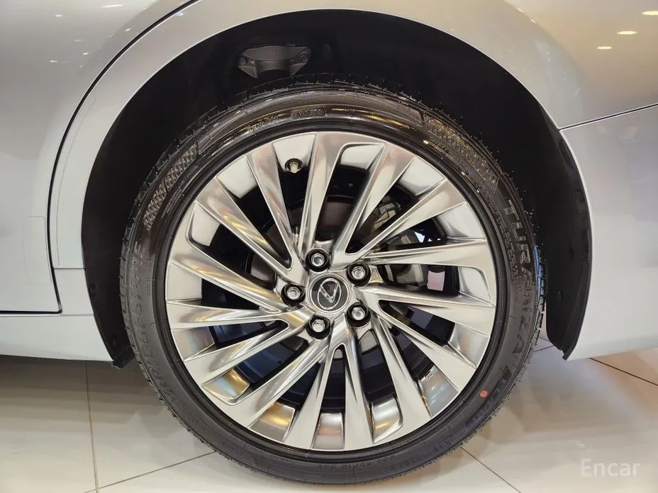 Фото 6 - Lexus ES