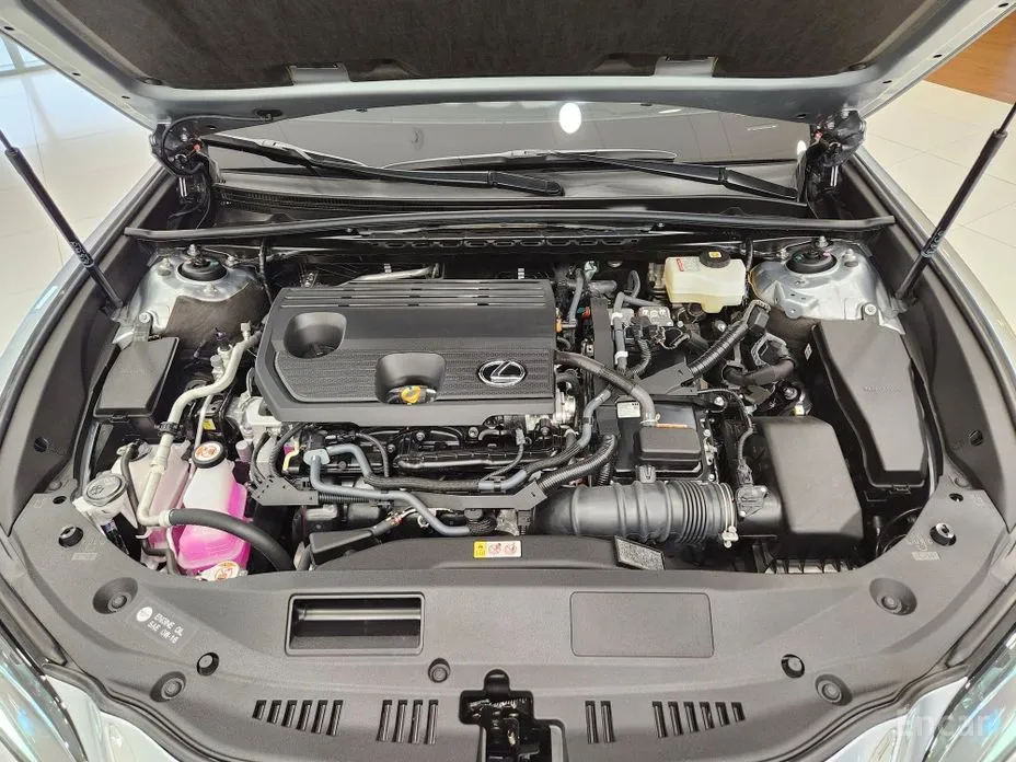 Фото 7 - Lexus ES