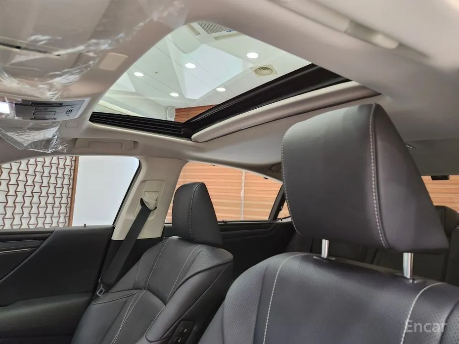 Фото 8 - Lexus ES