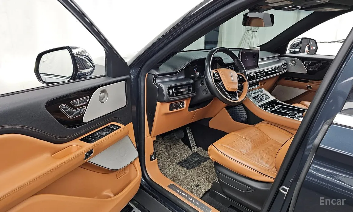 Фото 10 - Lincoln Aviator