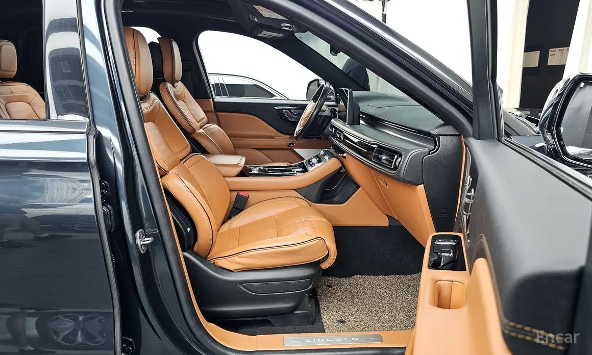 Фото 11 - Lincoln Aviator