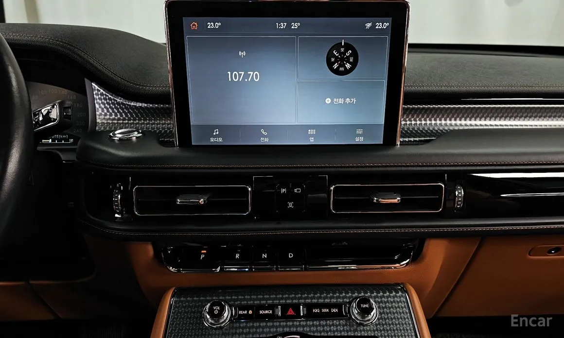 Фото 15 - Lincoln Aviator