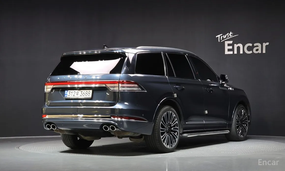 Фото 2 - Lincoln Aviator