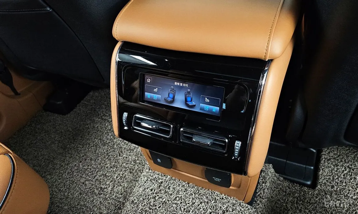 Фото 20 - Lincoln Aviator