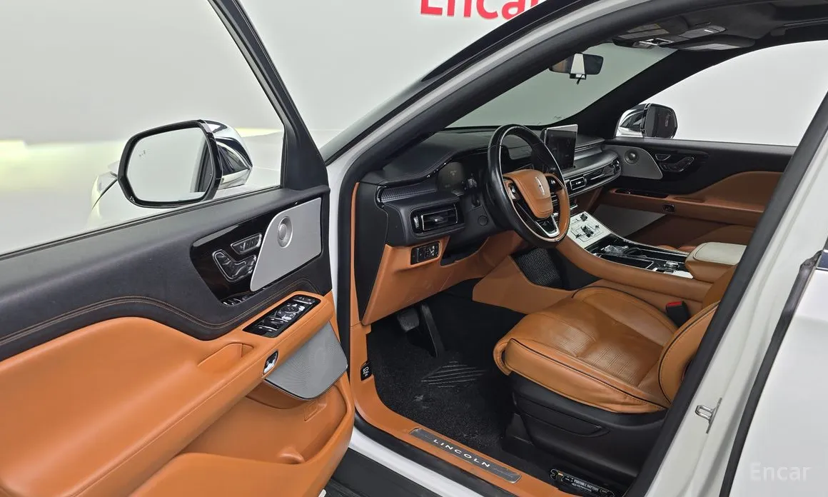 Фото 10 - Lincoln Aviator