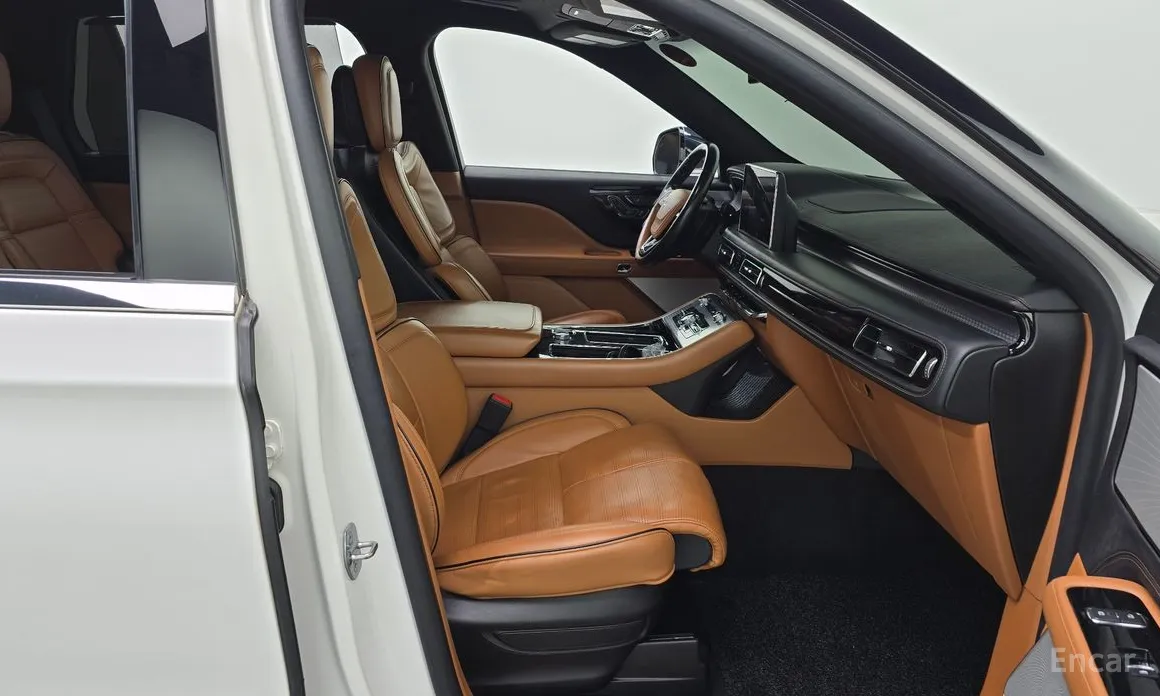 Фото 11 - Lincoln Aviator