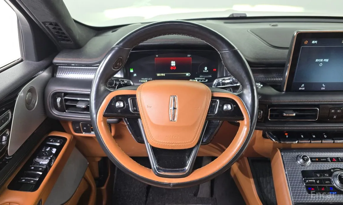 Фото 13 - Lincoln Aviator