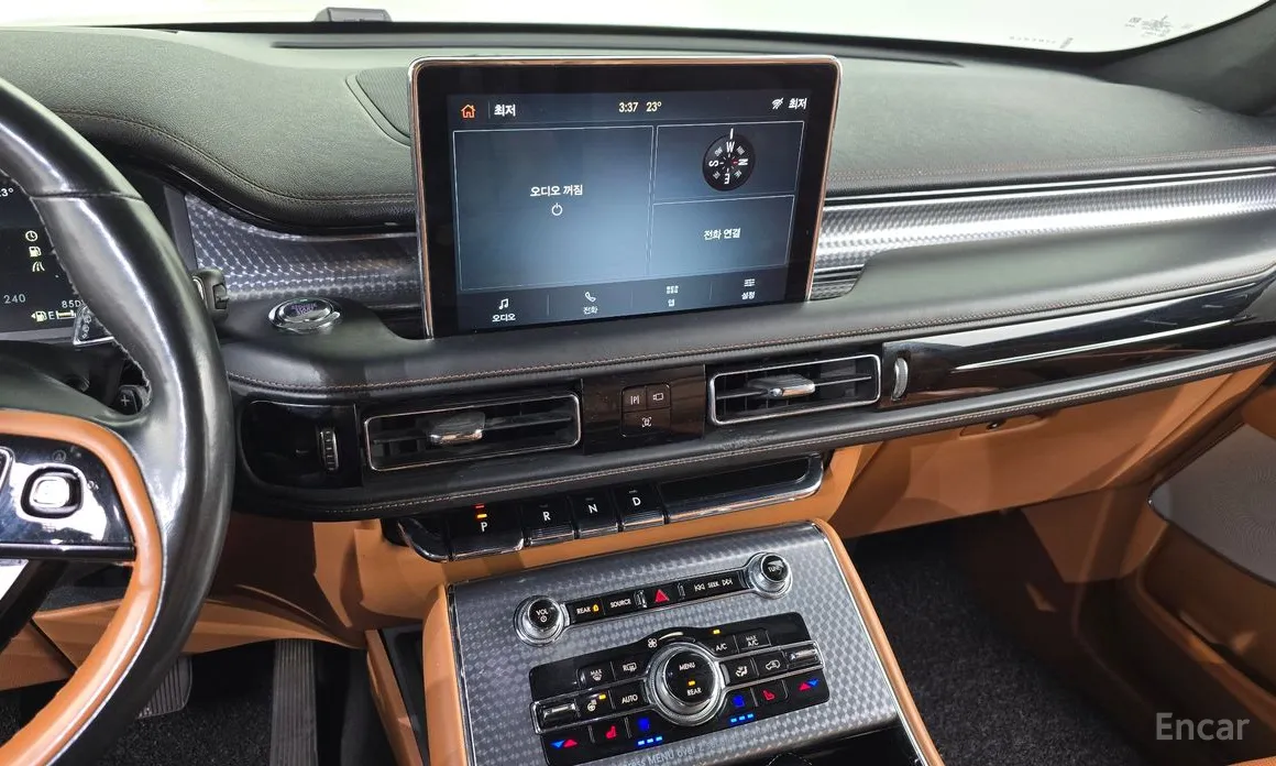 Фото 14 - Lincoln Aviator