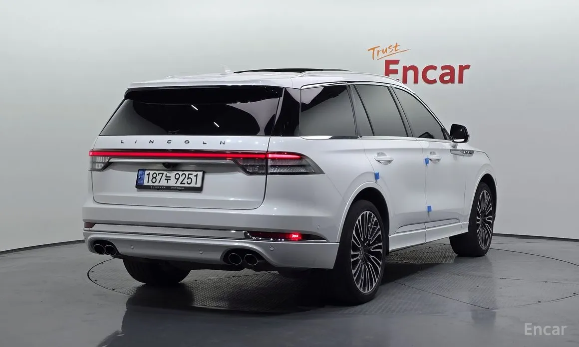 Фото 2 - Lincoln Aviator