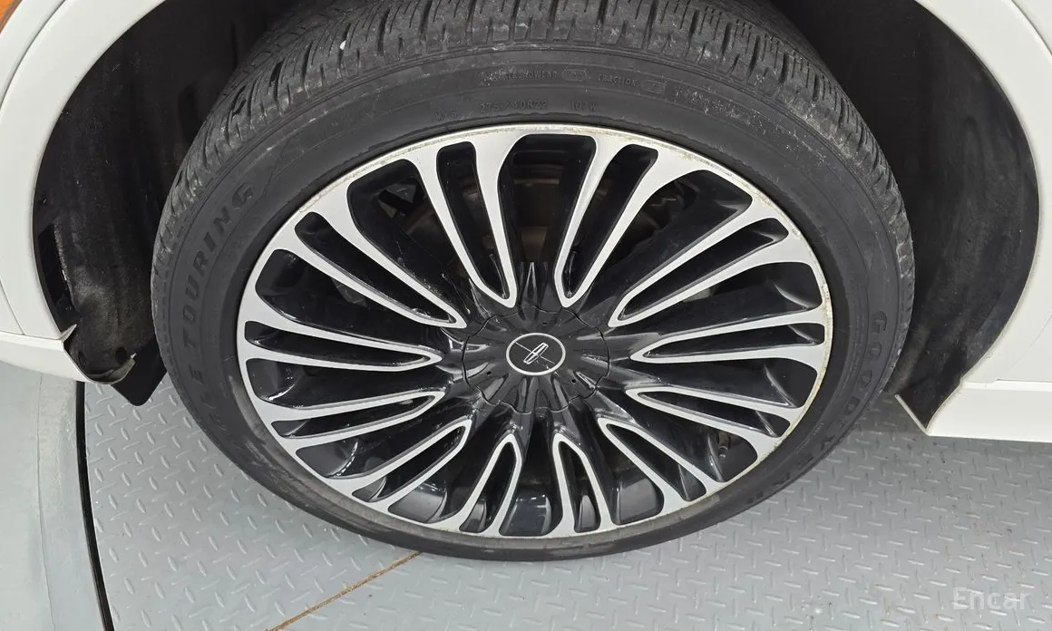 Фото 5 - Lincoln Aviator