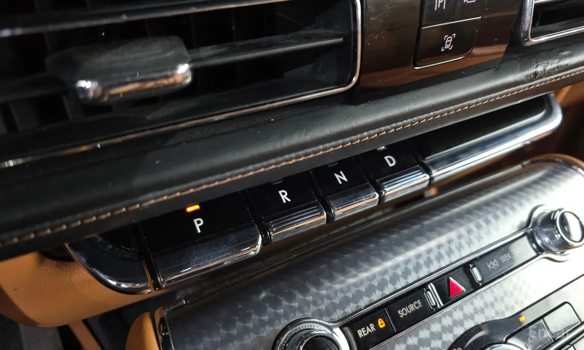 Фото 9 - Lincoln Aviator