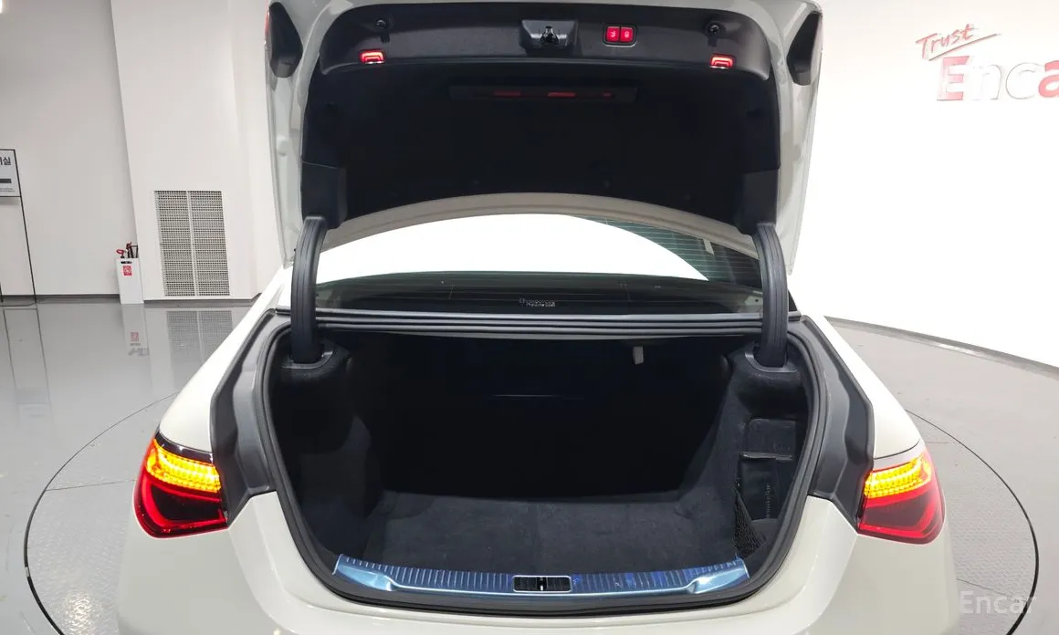 Фото 20 - Mercedes-Benz S-Class