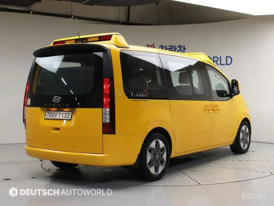 Фото 2 - Hyundai Staria