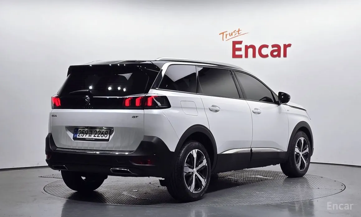 Фото 2 - Peugeot 5008