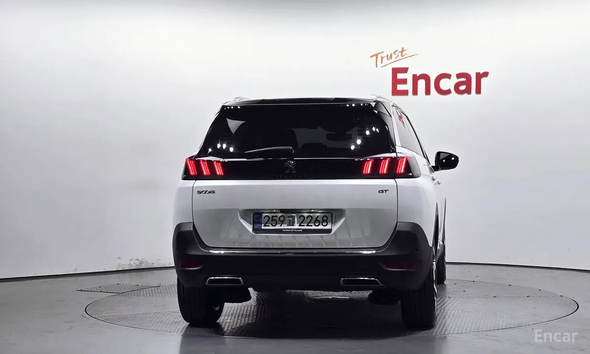 Фото 4 - Peugeot 5008