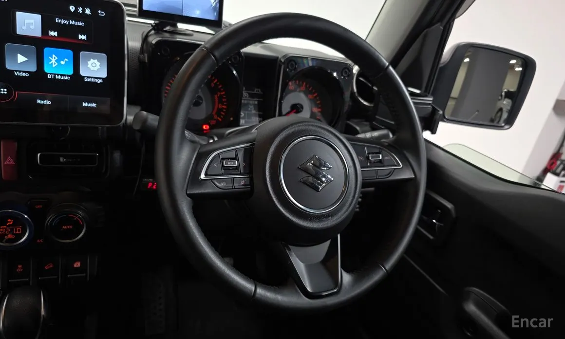 Фото 13 - Suzuki Jimny