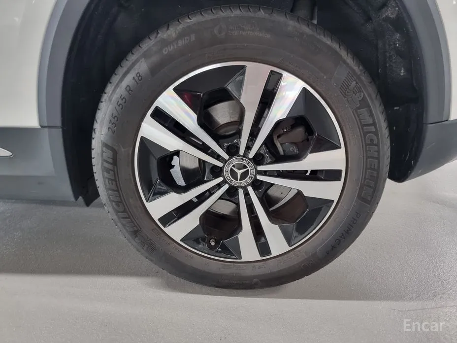 Фото 9 - Mercedes-Benz GLA-Class