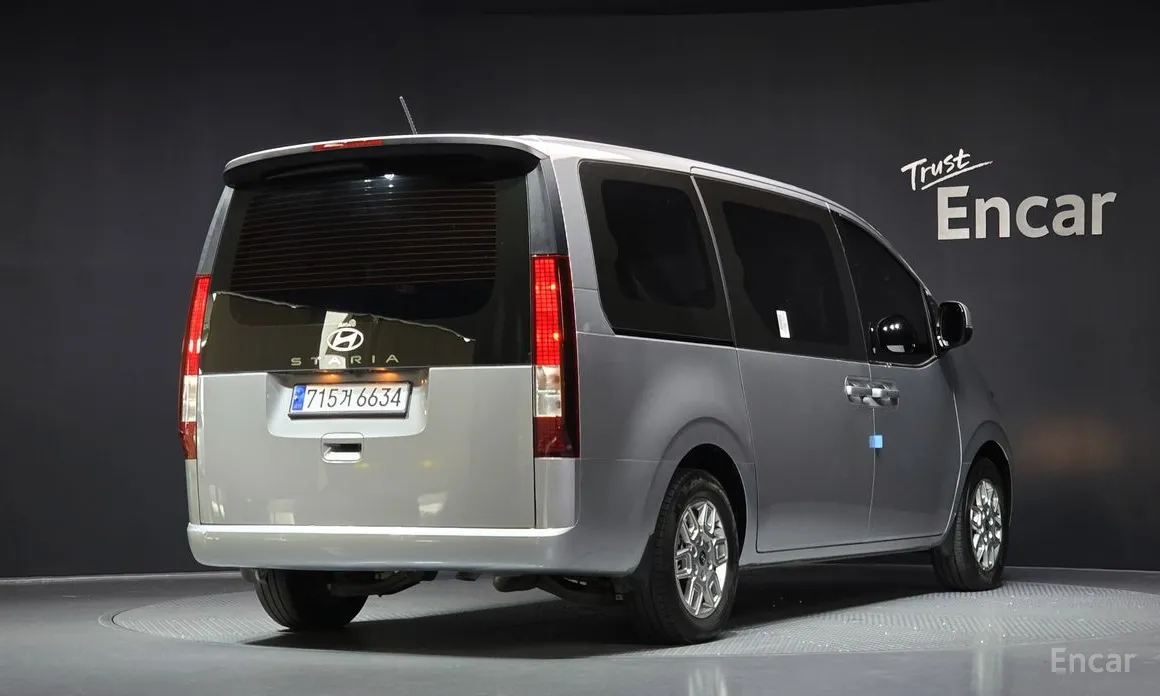 Фото 2 - Hyundai Staria