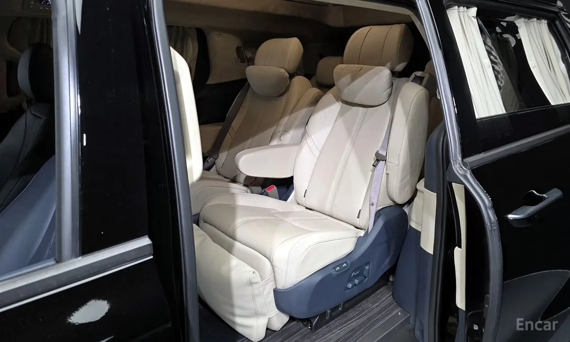 Фото 11 - Kia Carnival