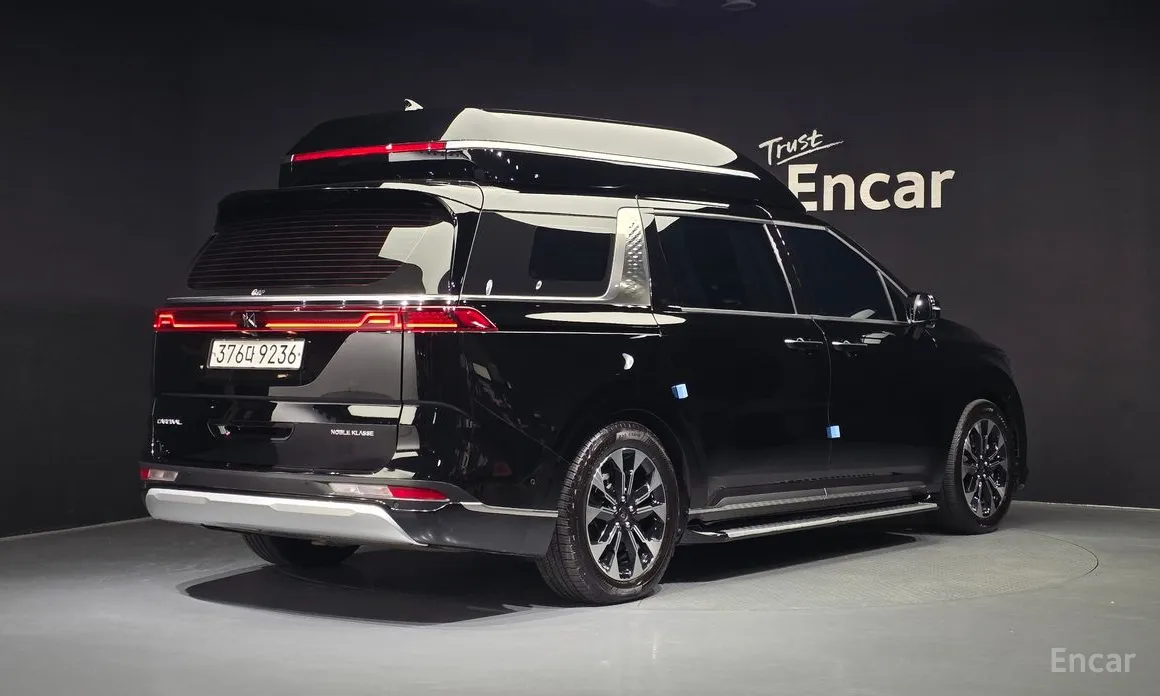 Фото 2 - Kia Carnival