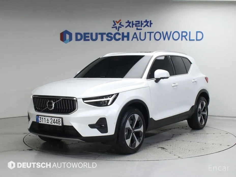 Фото 1 - Volvo XC40
