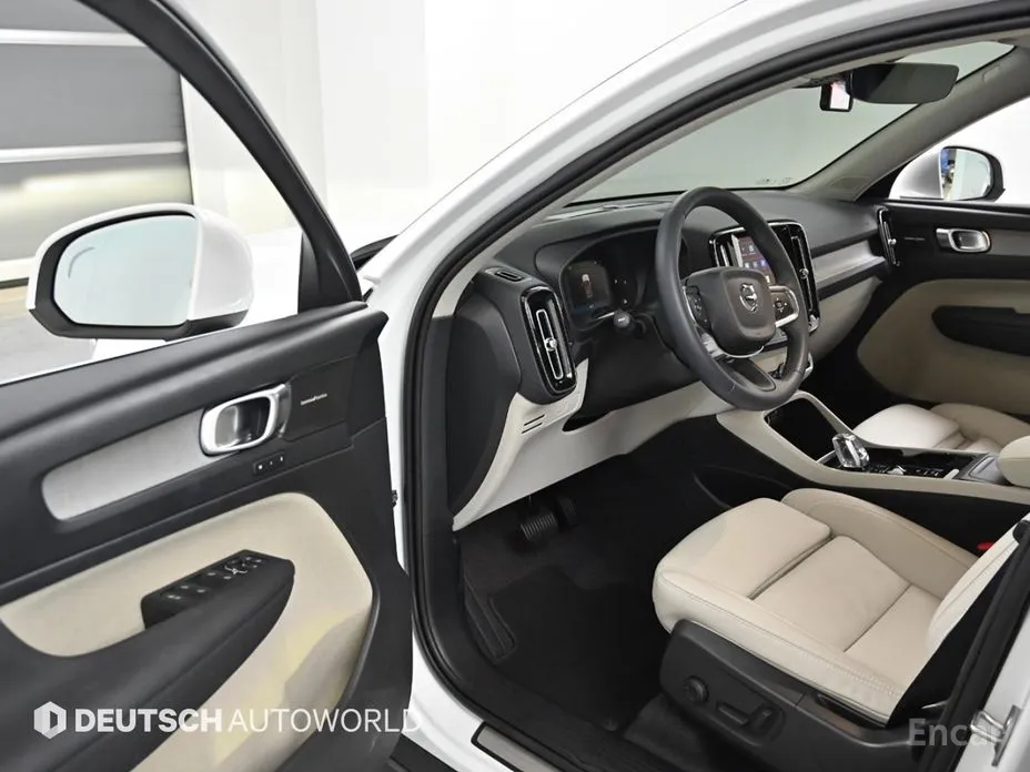 Фото 11 - Volvo XC40