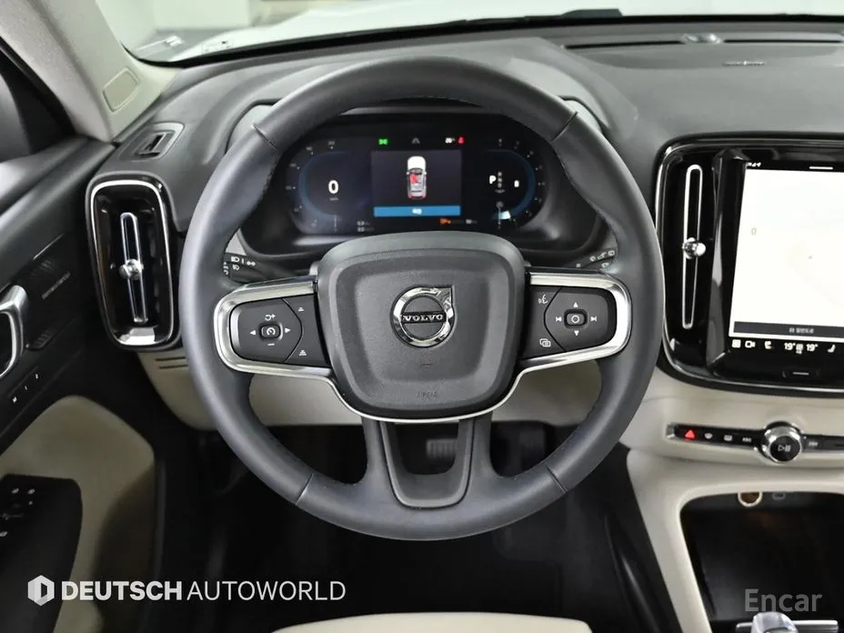 Фото 13 - Volvo XC40