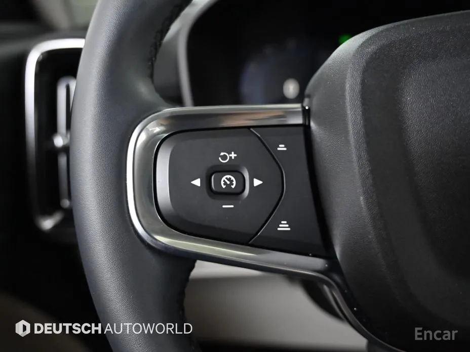 Фото 18 - Volvo XC40