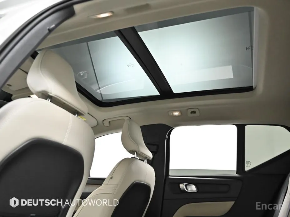 Фото 19 - Volvo XC40