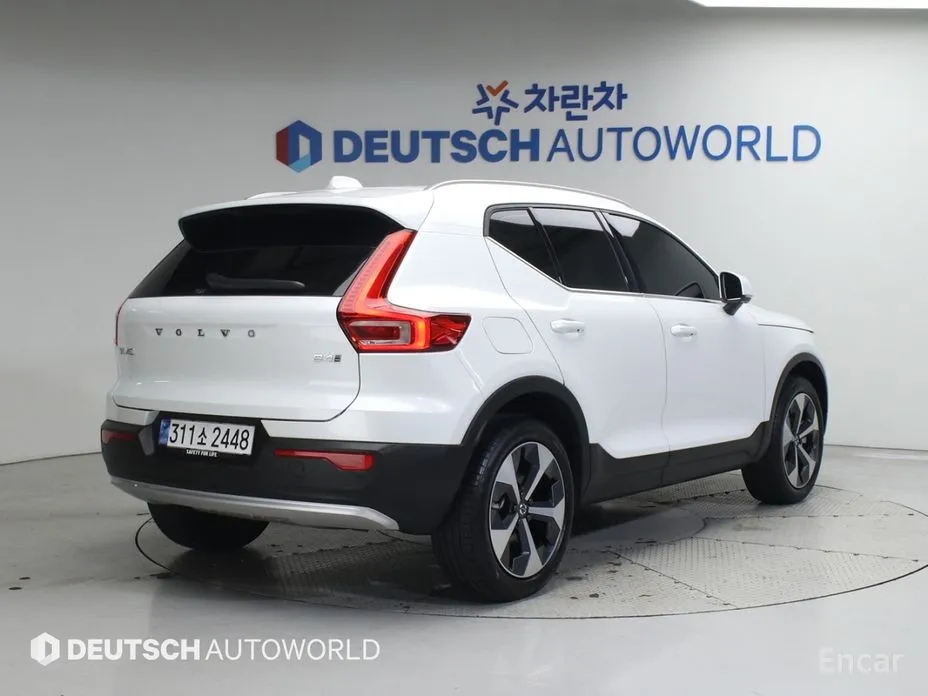 Фото 2 - Volvo XC40