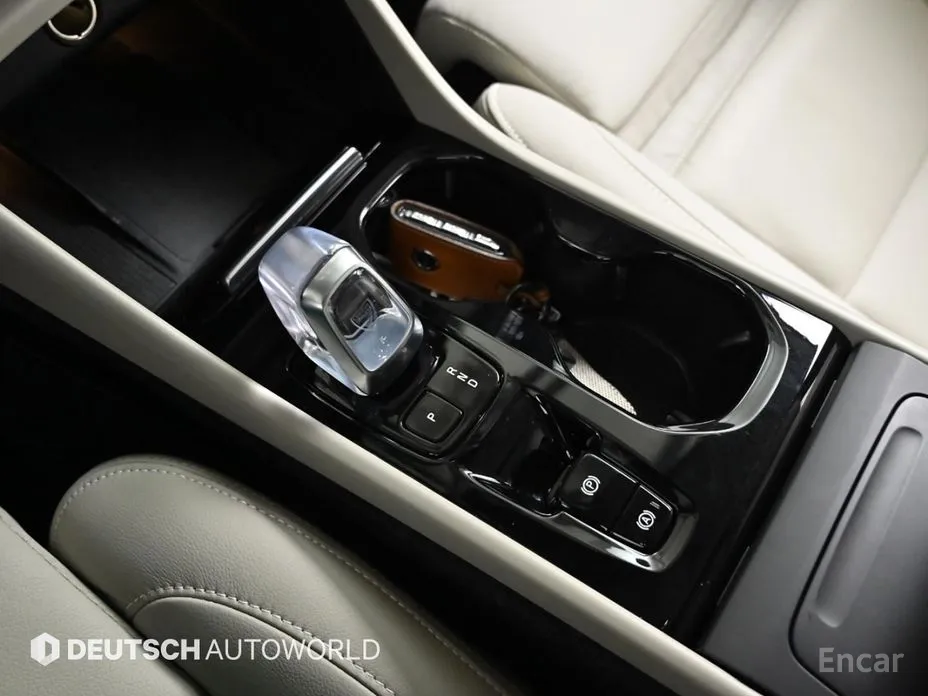 Фото 9 - Volvo XC40