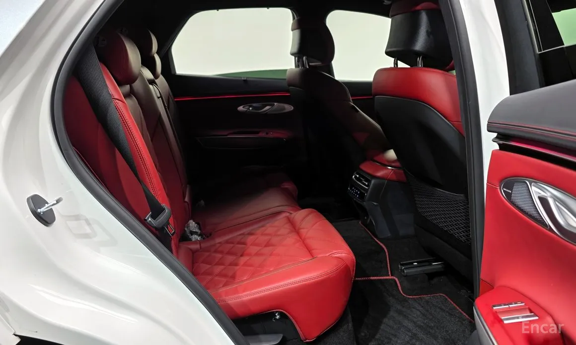 Фото 12 - Genesis GV70