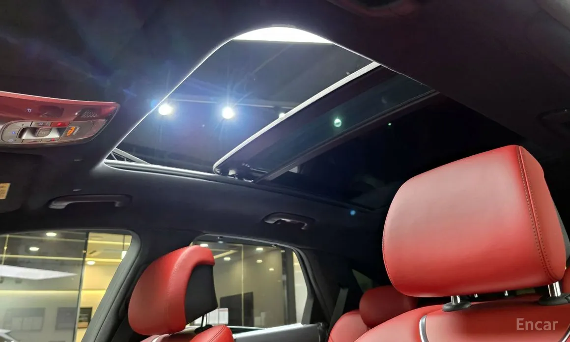 Фото 18 - Genesis GV70