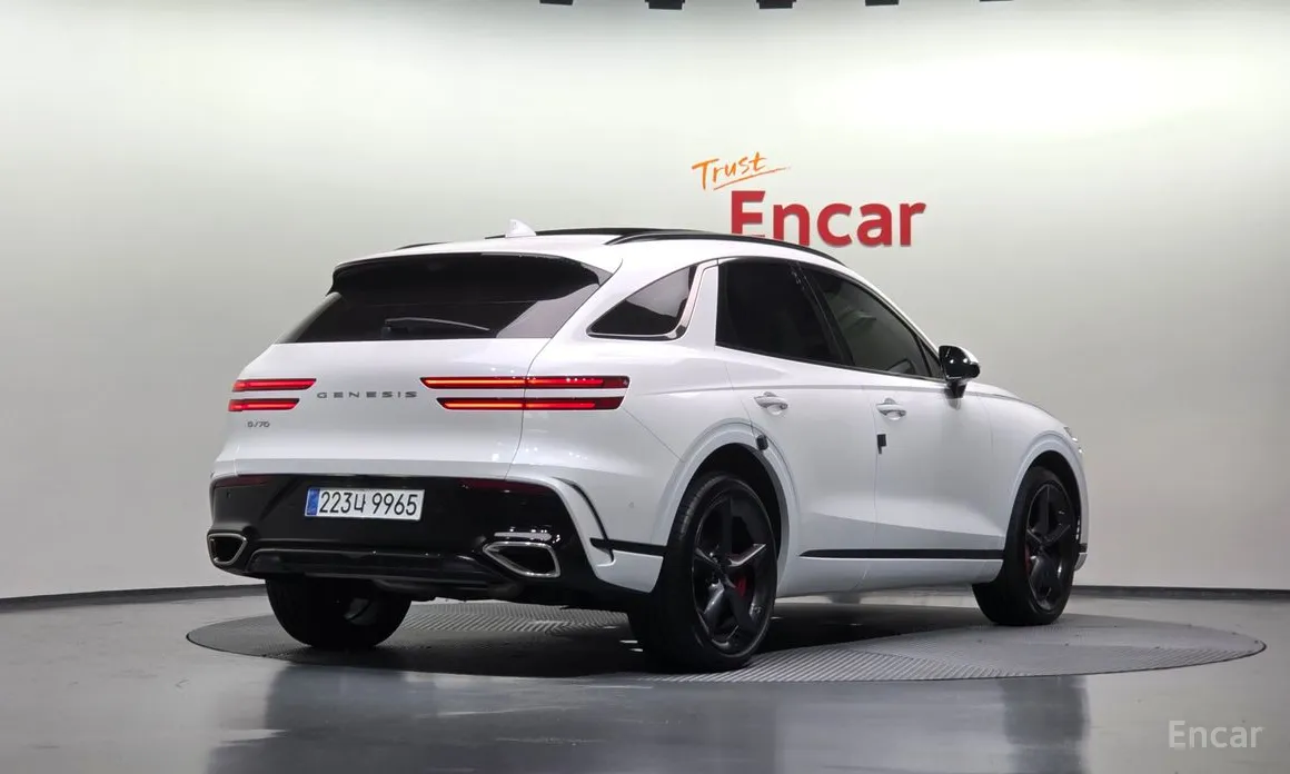 Фото 2 - Genesis GV70