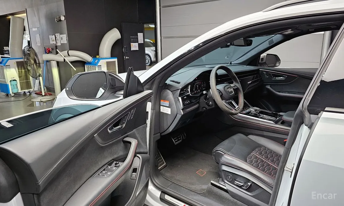 Фото 10 - Audi RS Q8